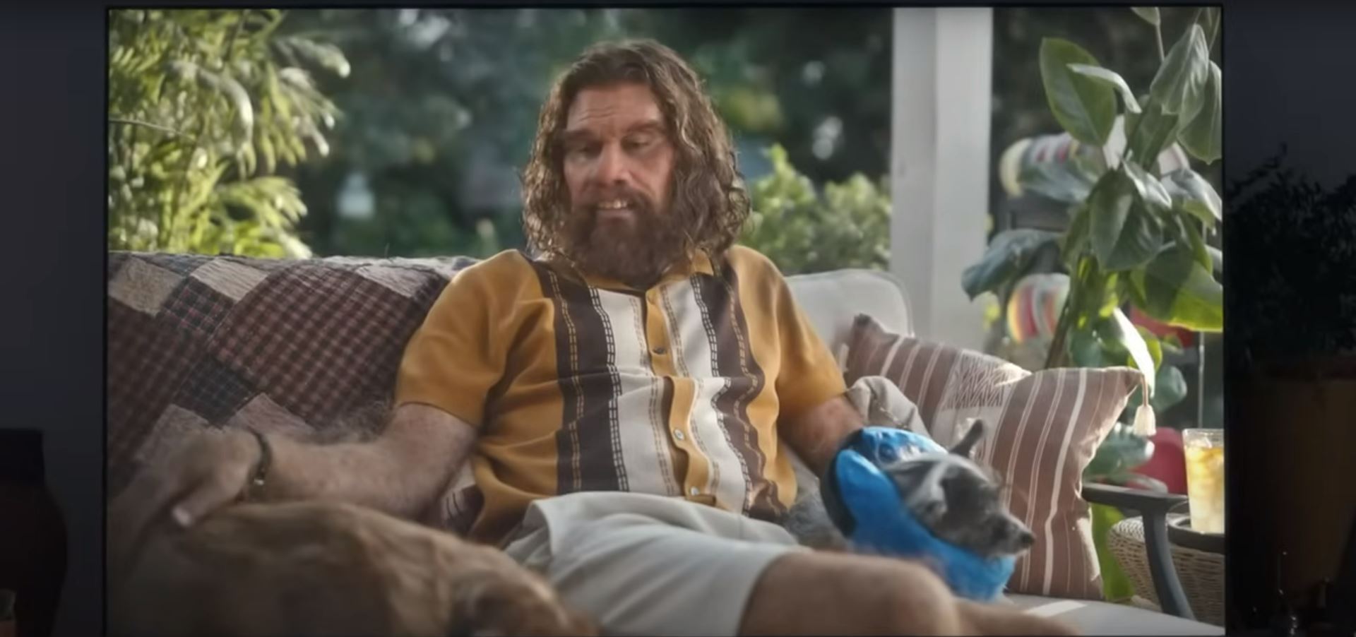 The Caveman Watches a GEICO Commercial DAILY COMMERCIALS