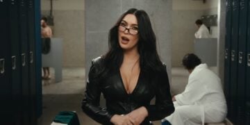 Megan Fox Dr. Squatch Ad Review Professor Fox Turns Men’s Deodorant Into a Lesson in Attention